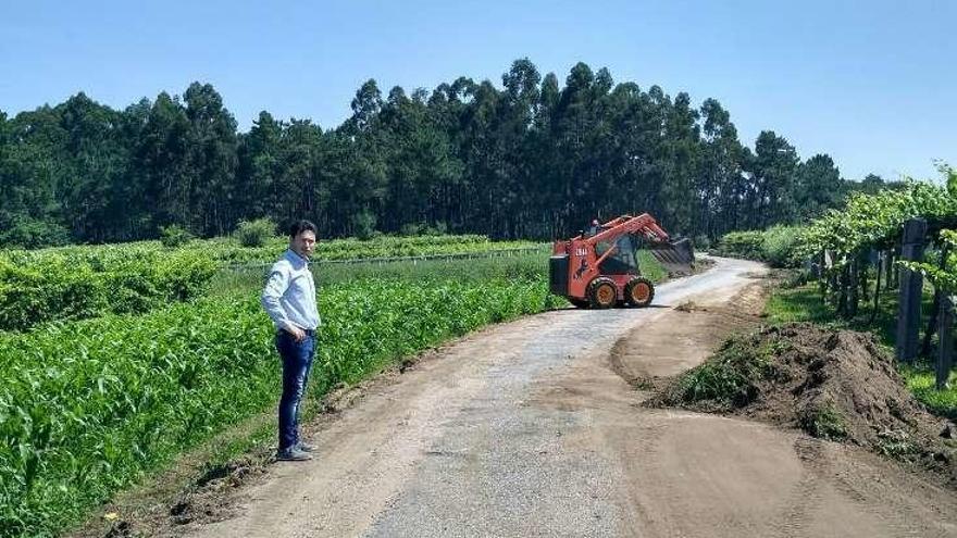 José Ramón Abal, en uno de los caminos donde se actuó. // Cedida