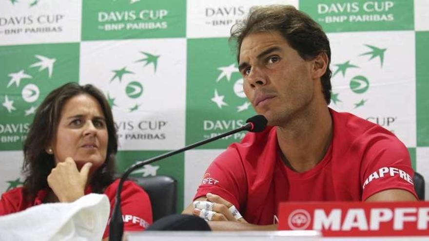 Conchita Martínez y Rafa Nadal en rueda de prensa en Nueva Delhi.