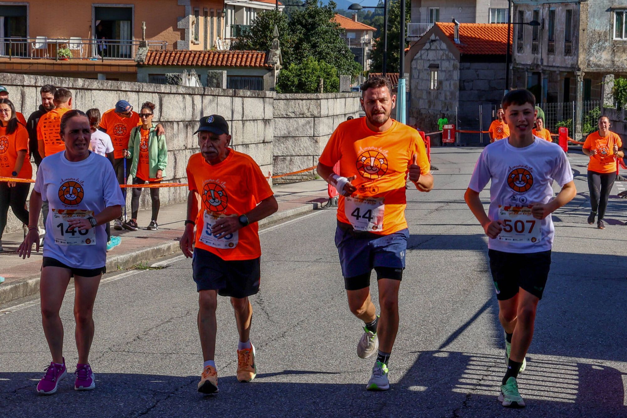 Andaina y carrera solidaria por niños como Leo Diz