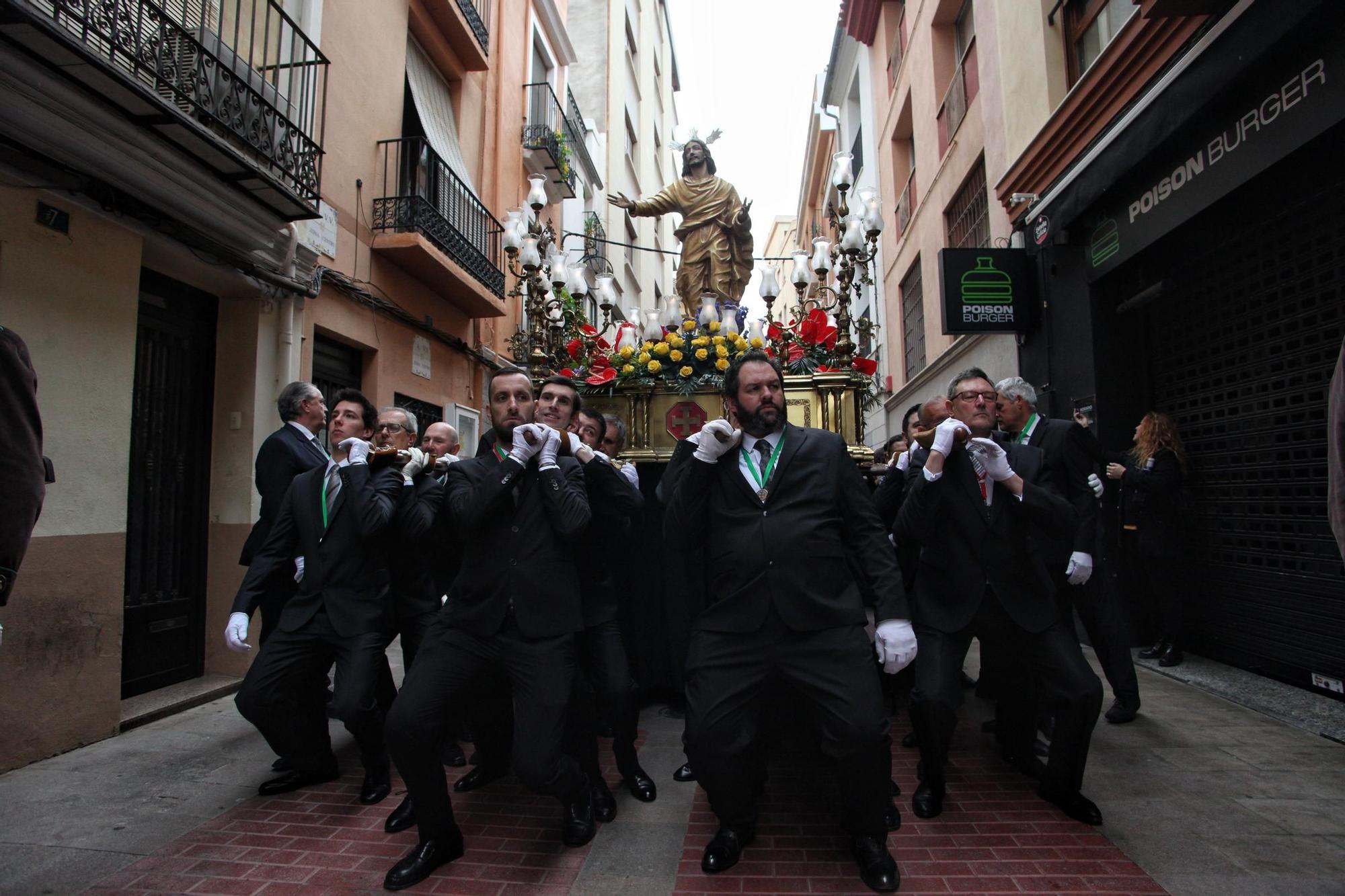 Emocionante procesión del Encuentro en Castelló en la mañana del Domingo de Resurrección