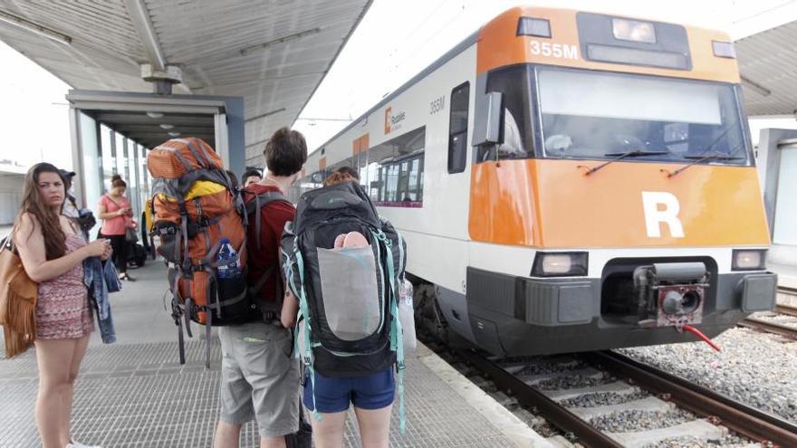 Un tren de rodalies aquest estiu a l&#039;estació de Girona