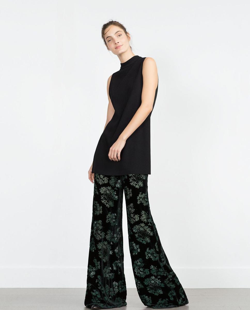 Pantalón de terciopelo de Zara (19,99€)