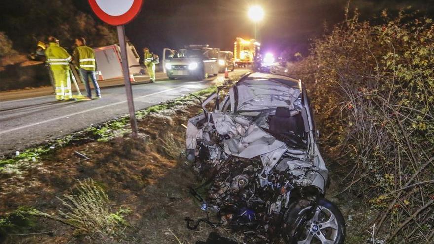 Muere un joven de 25 años en una colisión frontal en la carretera Cáceres-Badajoz