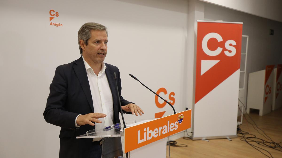 Daniel Pérez Calvo, líder de Ciudadanos, durante una rueda de prensa.