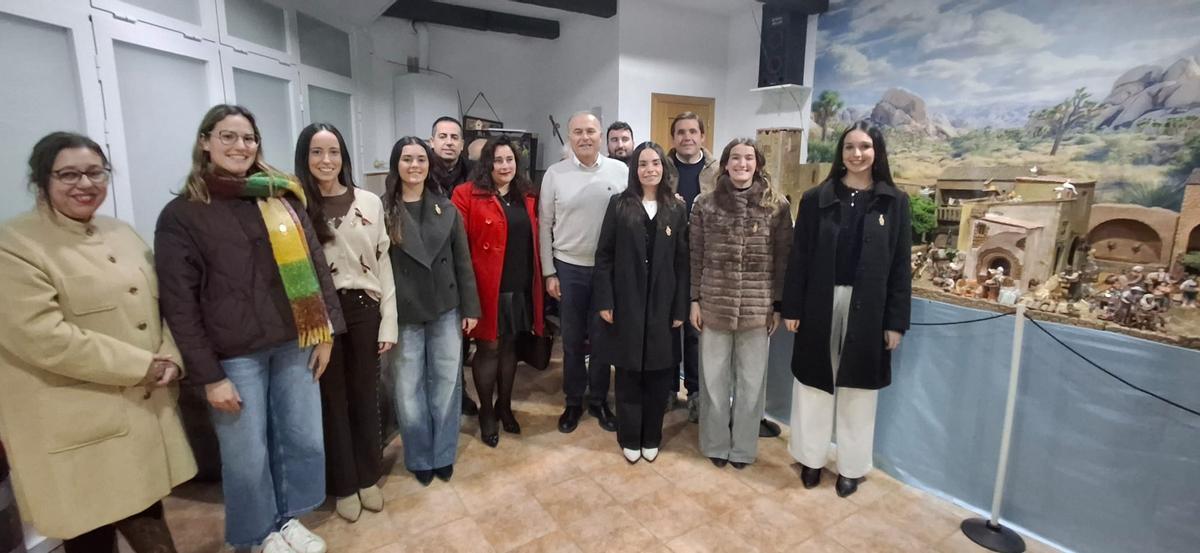Fotogalería I El presidente de la Junta de Festes de Vila-real inaugura su espectacular belén