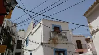 Sale a concurso por 1,5 millones la retirada de cableado en Dalt Vila