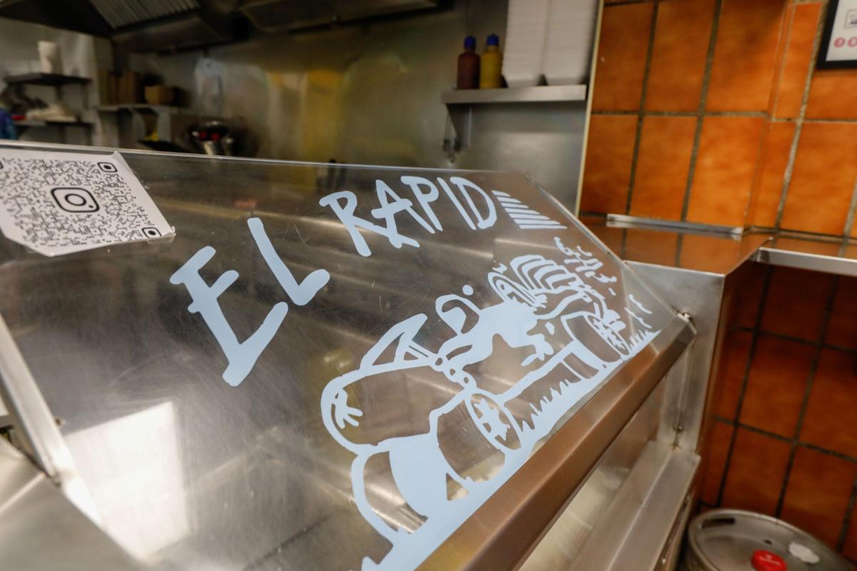 En imágenes | El Rapid, el histórico bar que ha salvado la noche a media Zaragoza En imágenes | El Rapid, el histórico bar que ha salvado la noche a media Zaragoza