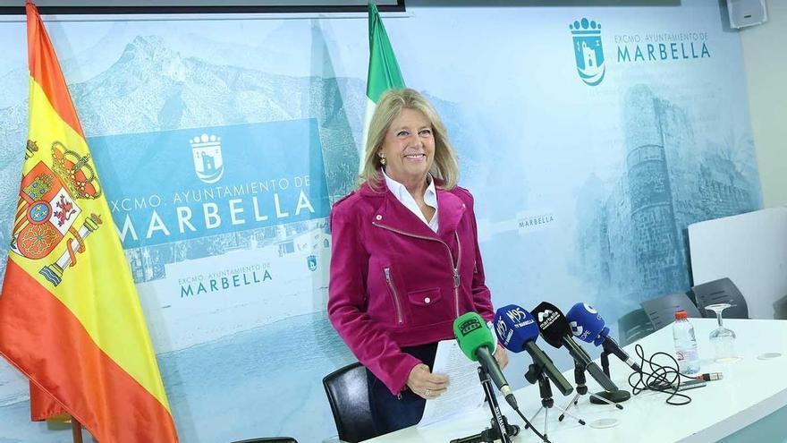 La alcaldesa de Marbella se recupera de una caída que le obliga a teletrabajar