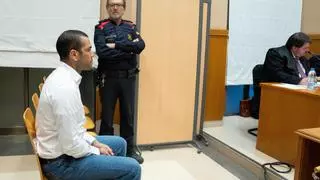 Dani Alves dormirá el fin de semana en la cárcel al no conseguir el millón de euros de la fianza