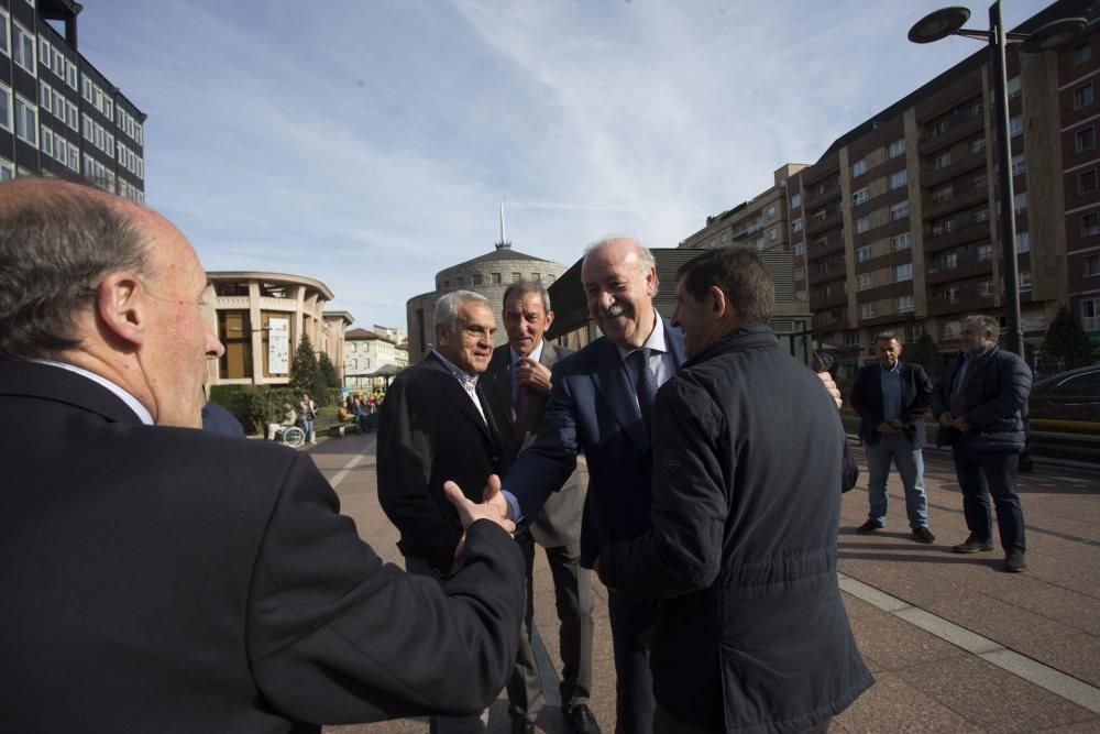 Vicente del Bosque participa en un acto con exjugadores del Oviedo