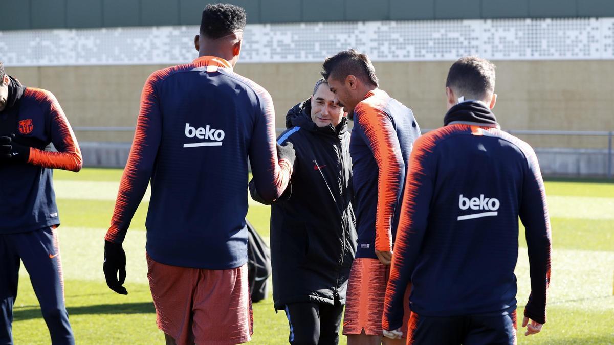 Valverde junto a Paulinho y a Yerry Mina en su etapa en el Barça