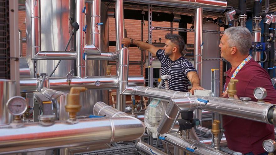 Javier Hernández, ingeniero de la Oficina Técnica del SMS, y José Emilio Jiménez, jefe del servicio de Ingeniería de la Arrixaca.
