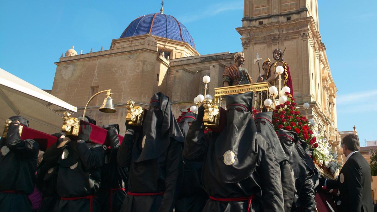 Un paso de Semana Santa en Elche