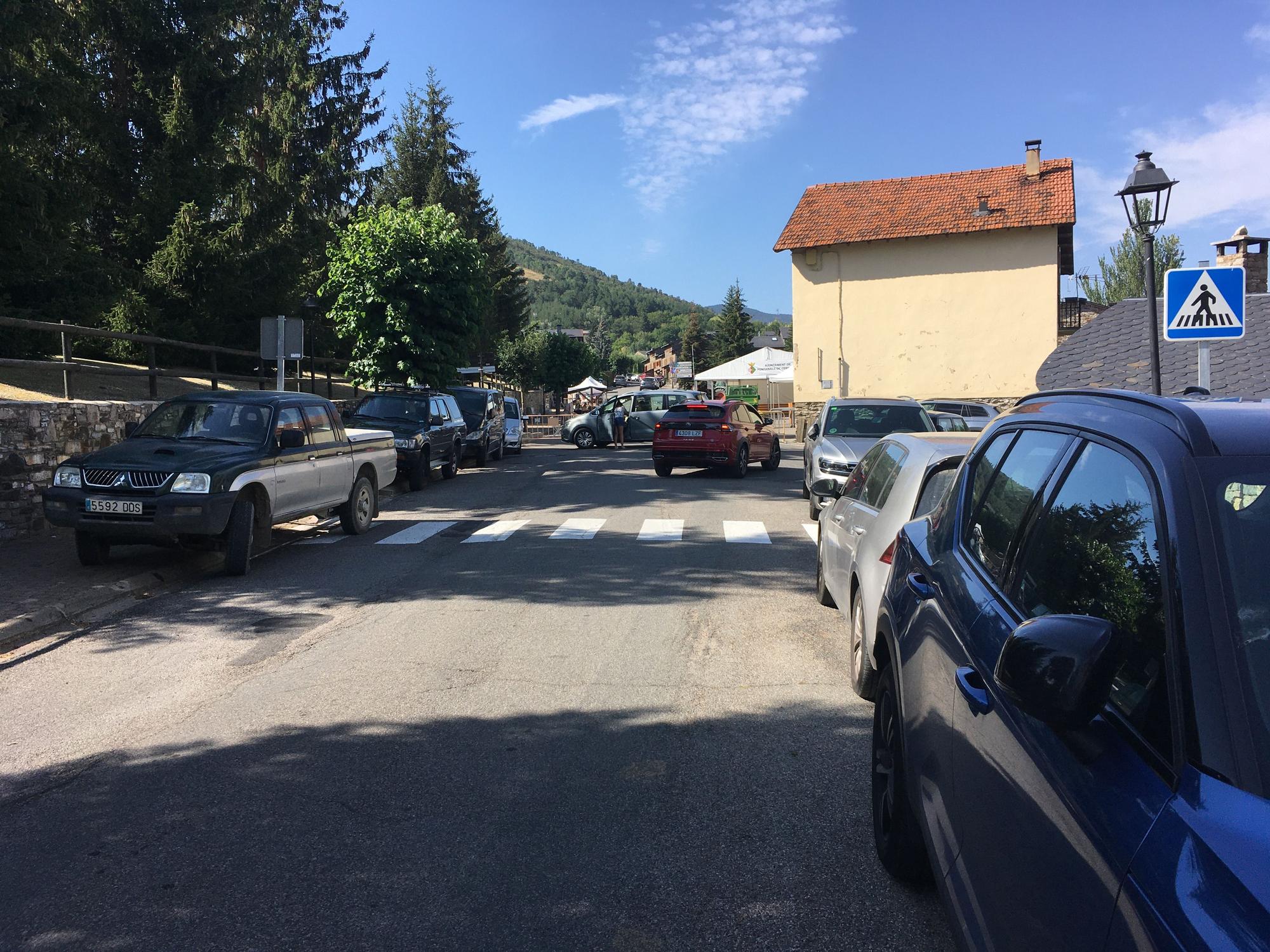 Les cues s'estableixen a la Cerdanya pel pont d'Agost