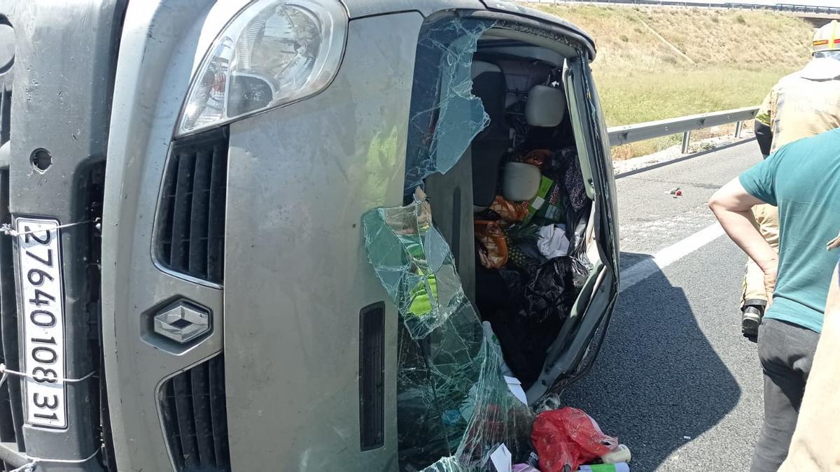 Detalle del furgón accidentado