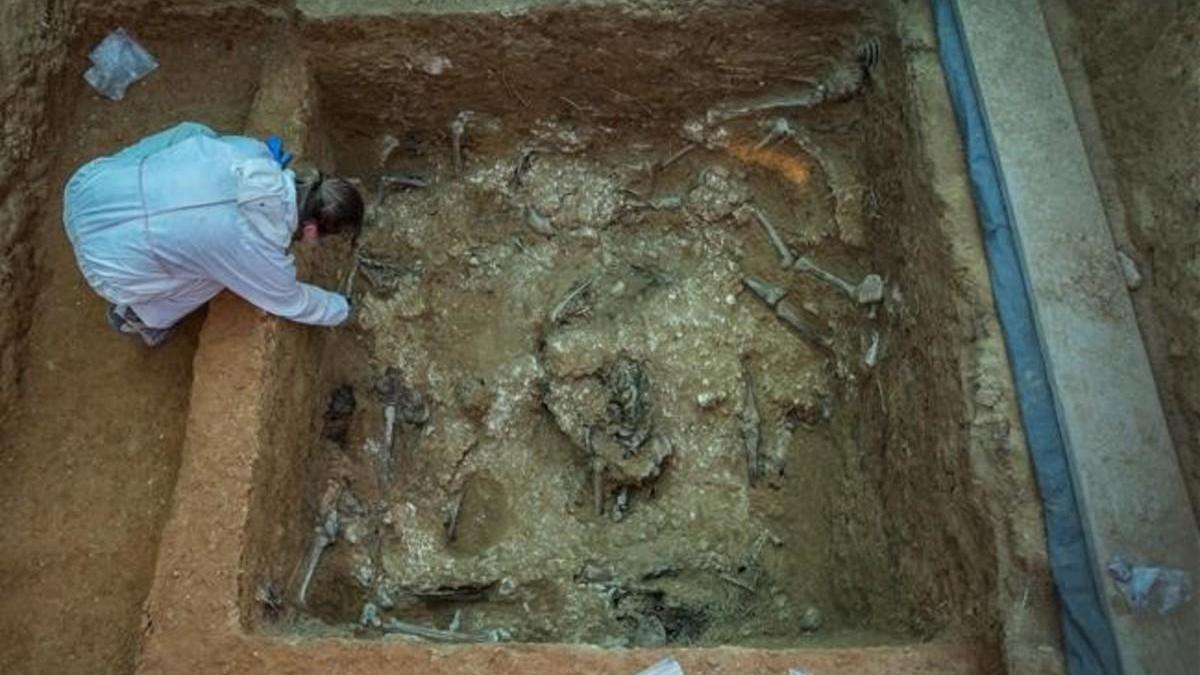 Un informe emplaza a exhumar los restos de unas 25.000 víctimas del franquismo