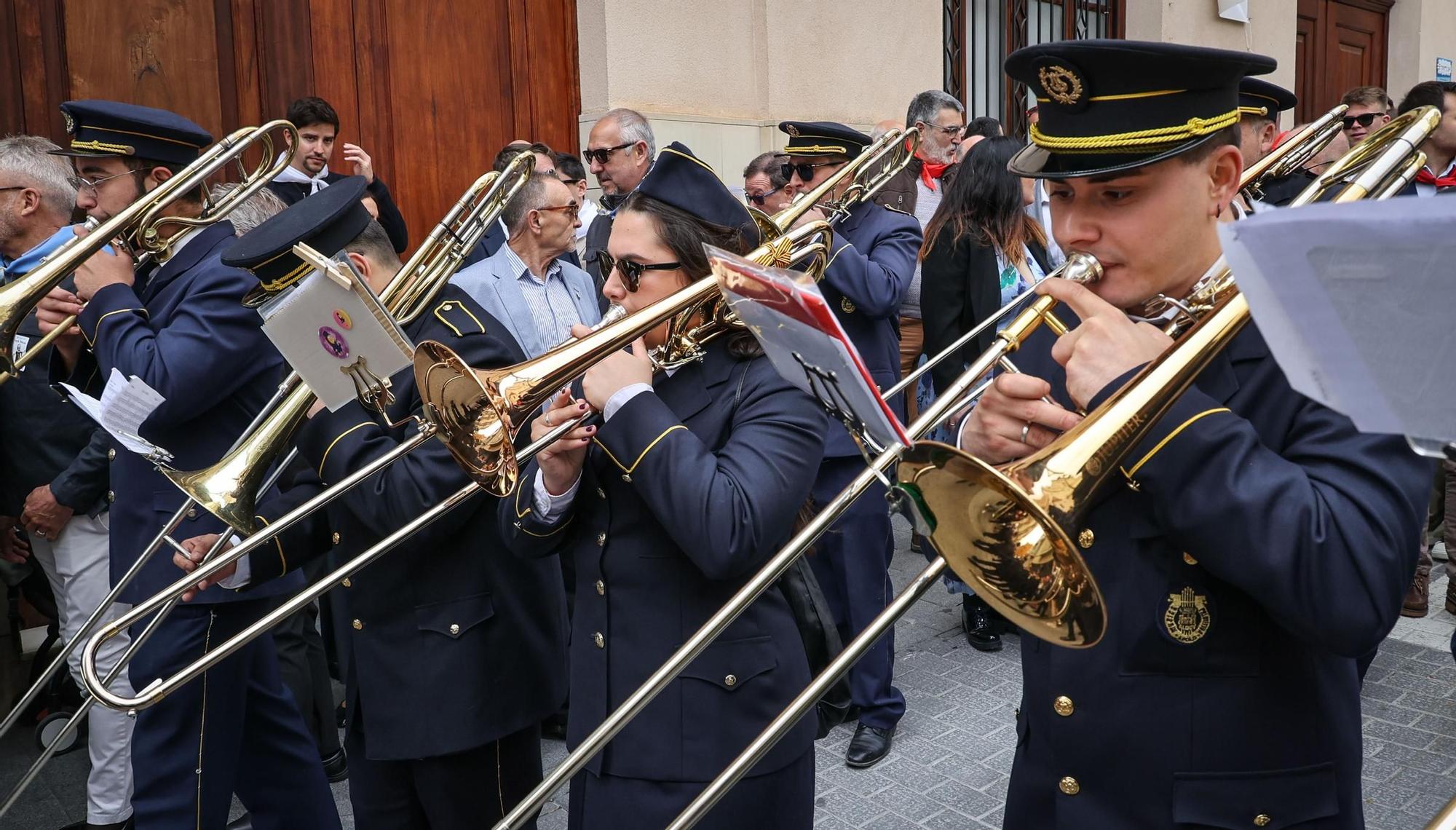 La Gloria anticipa la alegría y el color de los Moros y Cristianos de Alcoy