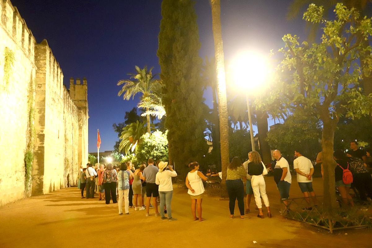 Colas en el Alcazar