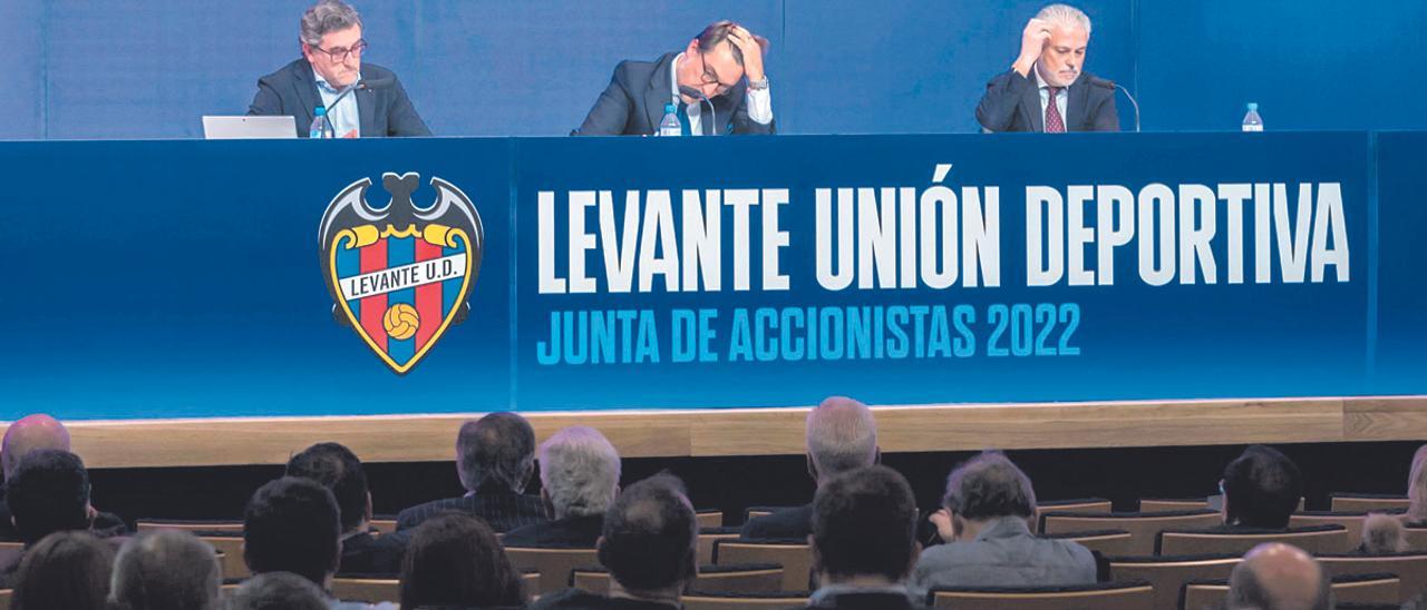 Junta de Accionistas del Levante UD en el salon de actos de la Fundacion Bancaja