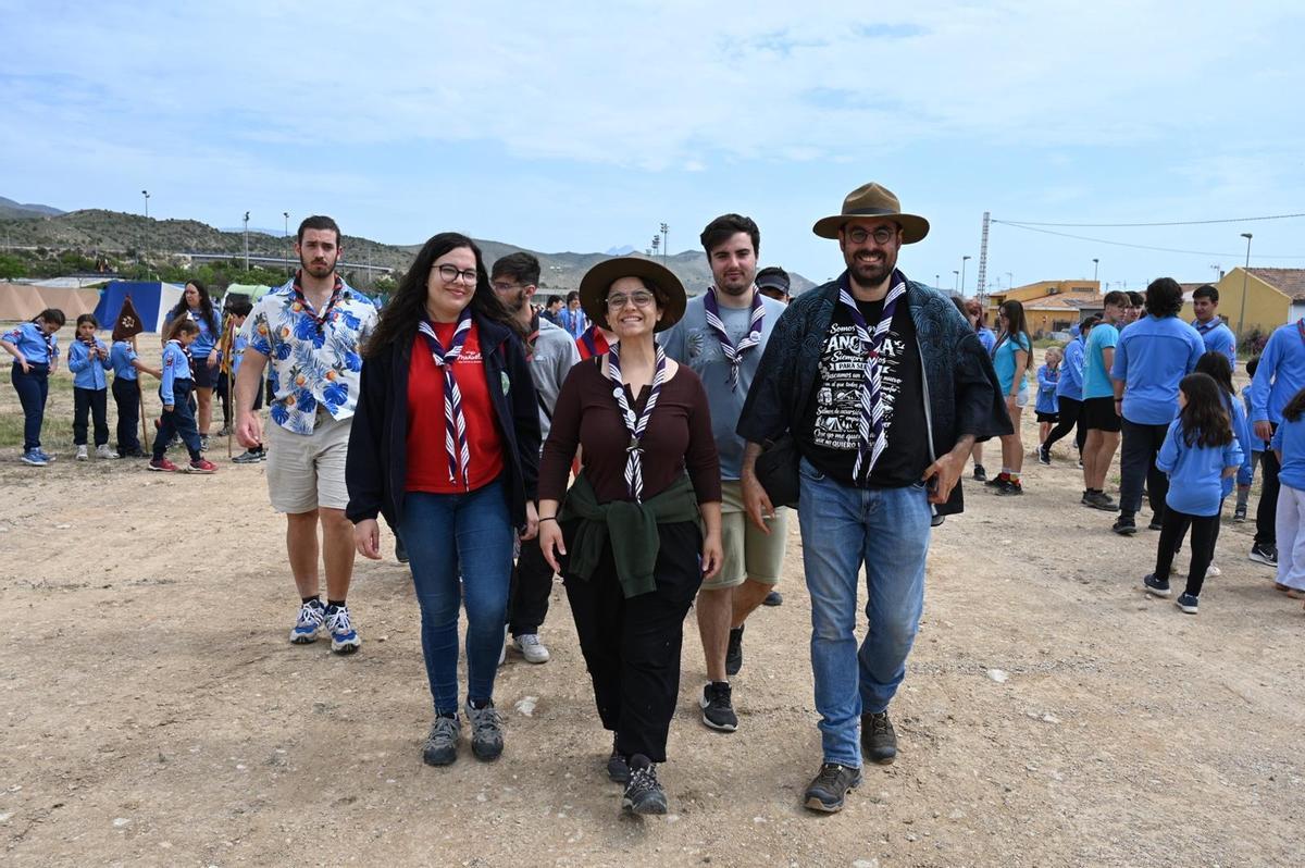 Una marea azul del uniforme scouts inunda El Campello transmitiendo valores y respeto al medio ambiente