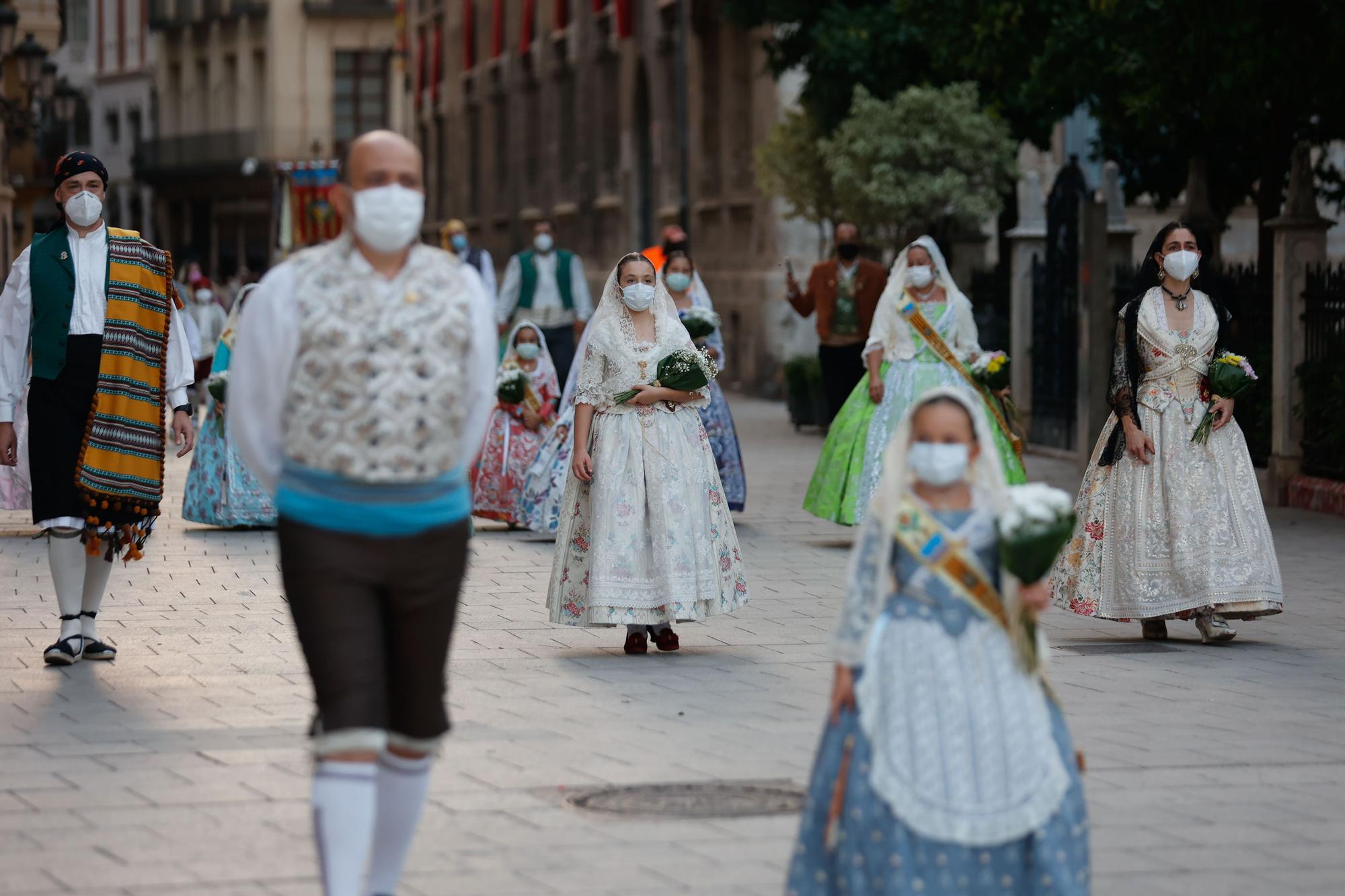 Búscate en el segundo día de Ofrenda por la calle de Caballeros (entre las 20.00 y las 21.00 horas)