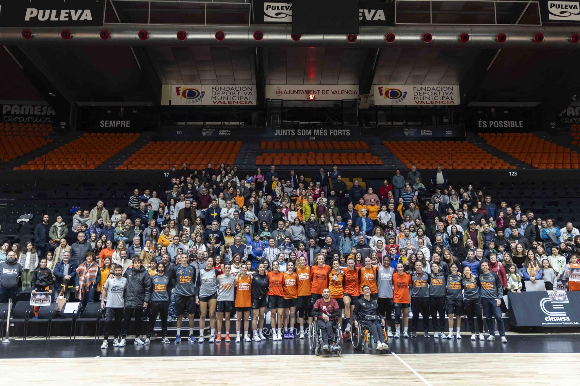 Entrenamiento abierto con la afición de Valencia Basket