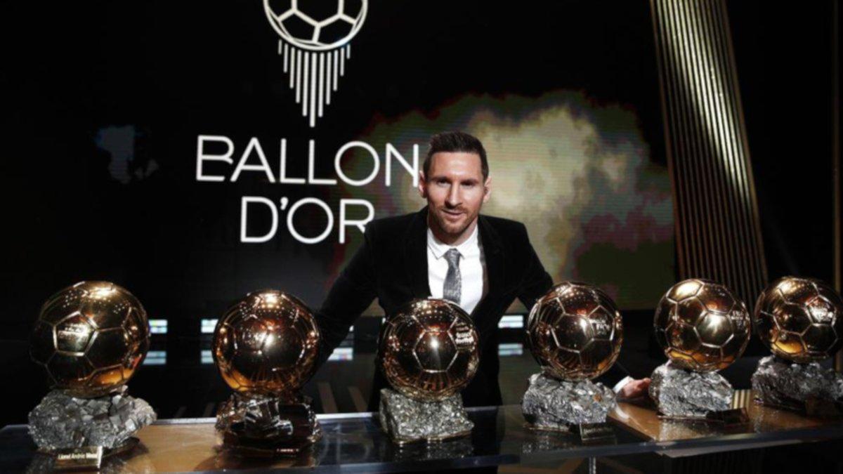 Leo Messi en 2019 con sus seis balones de oro