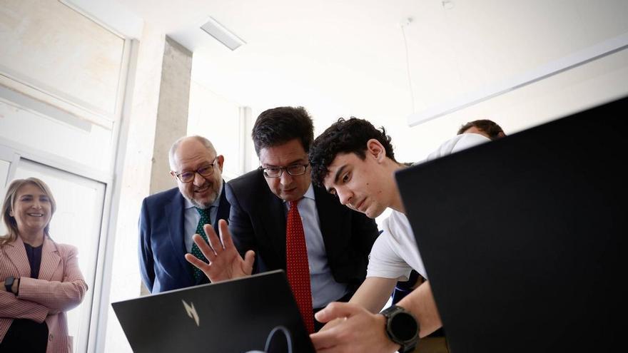 El ministro Óscar López defiende en Córdoba el uso de la IA para "reducir las pérdidas" del olivar