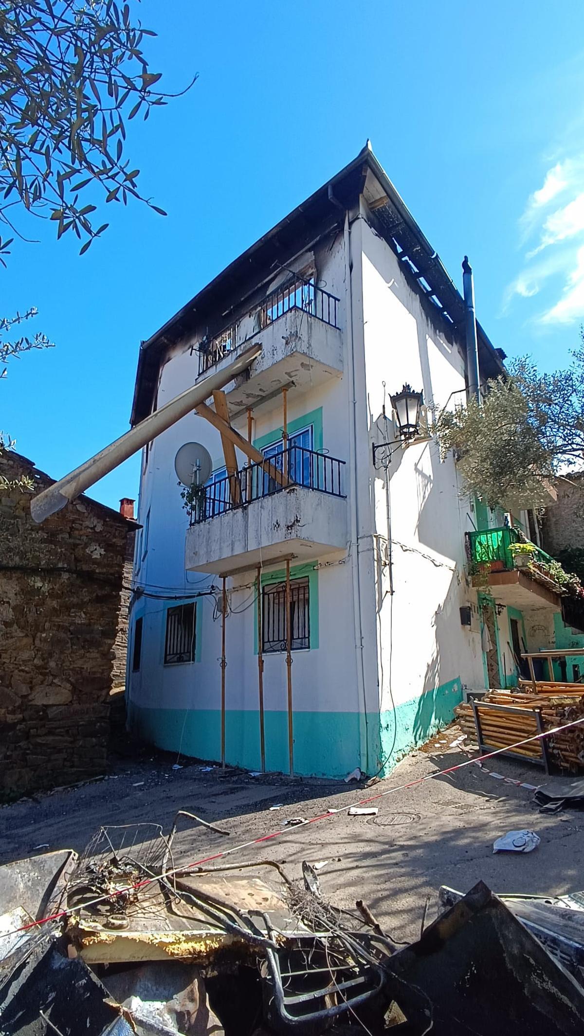 Vivienda en la que ha tenido lugar el incendio en Nuñomoral.