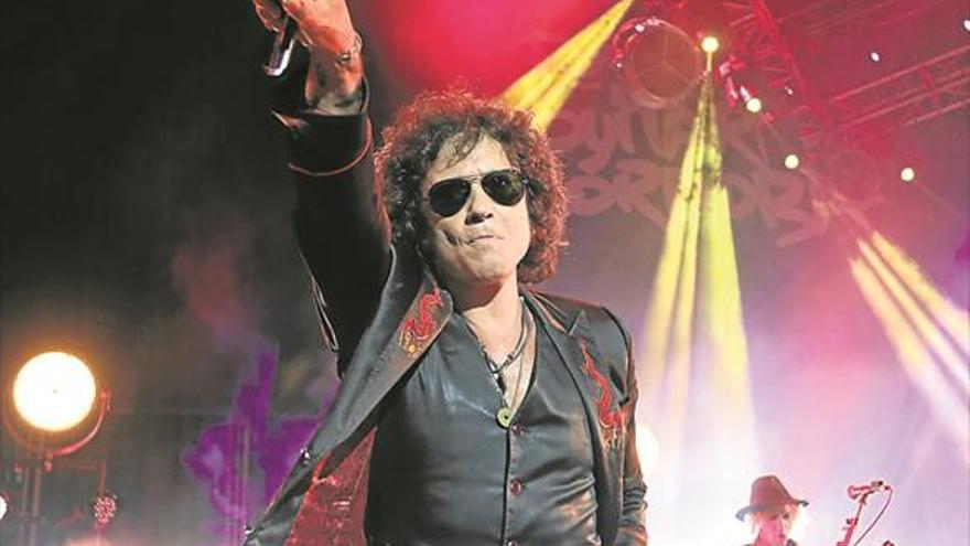 Bunbury canta la poesía de Rafael Pérez Estrada