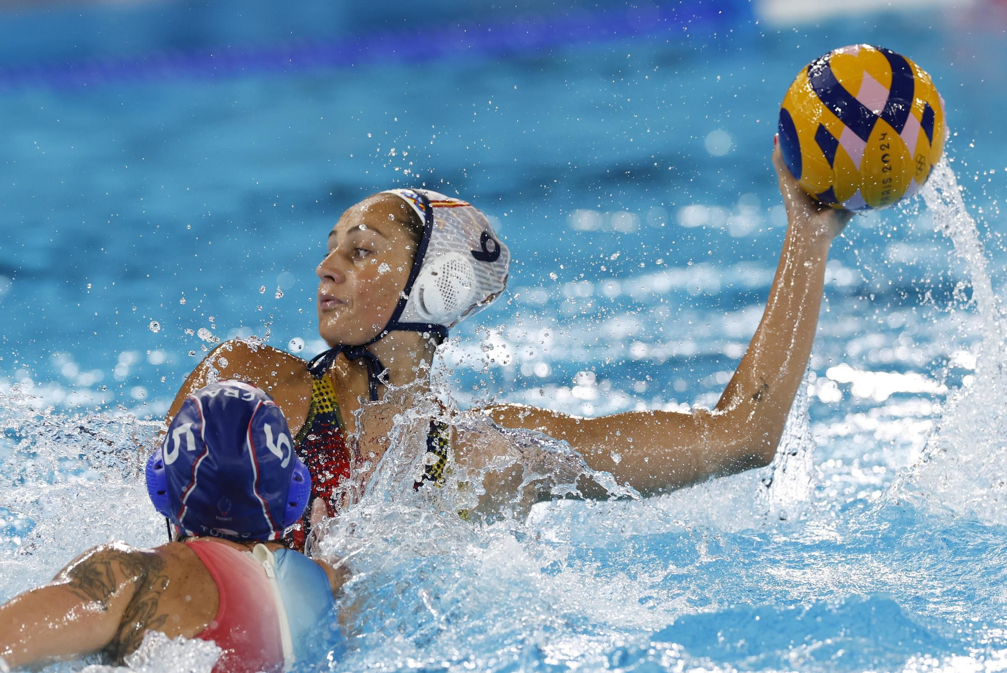 15-6. España cumple con goleada en el debut ante Francia