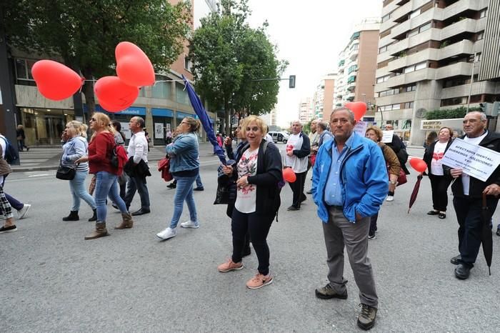 Manifestación de afectados por el cierre de iDenta