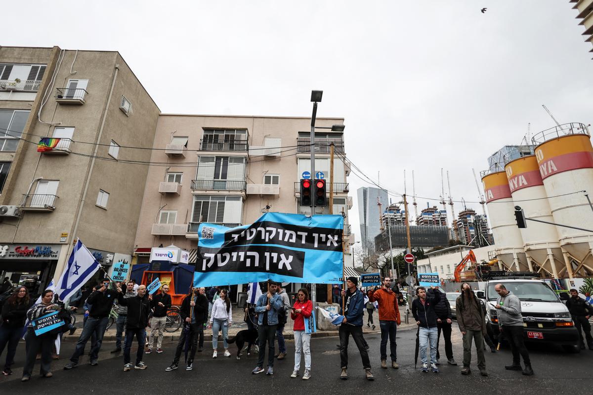 Israel avança en la reforma judicial mentre l’oposició s’estén a tots els sectors de la societat