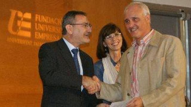 El jefe de la Policía Local de Oropesa del Mar recibe el Premio al rendimiento académico de la UJI