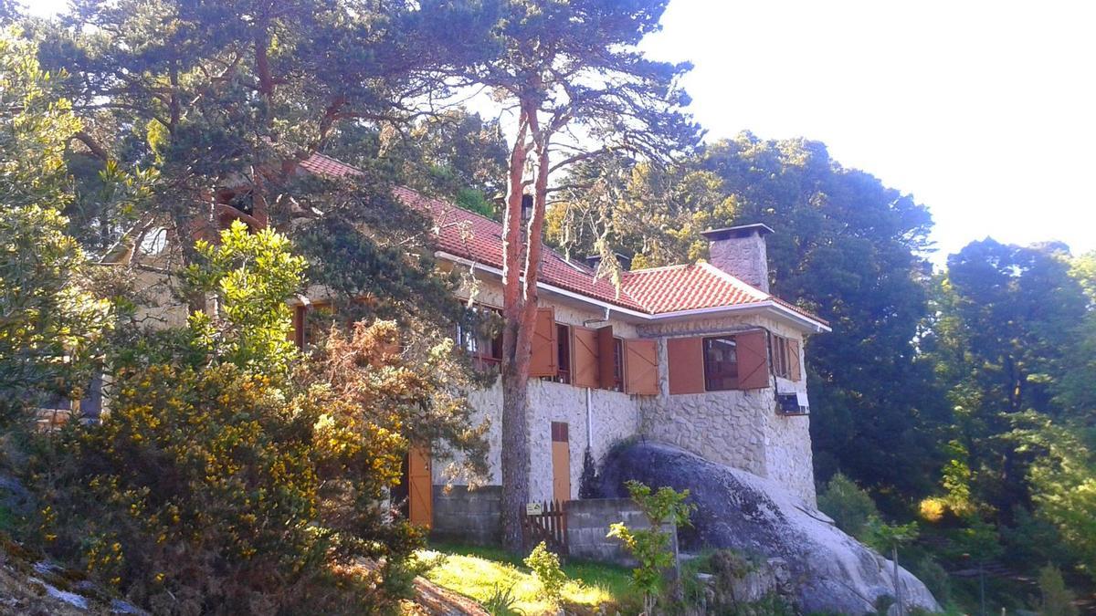 El Bar Restaurante Monte Aloia donde disfrutar de la gastronomia casera con el entorno. /