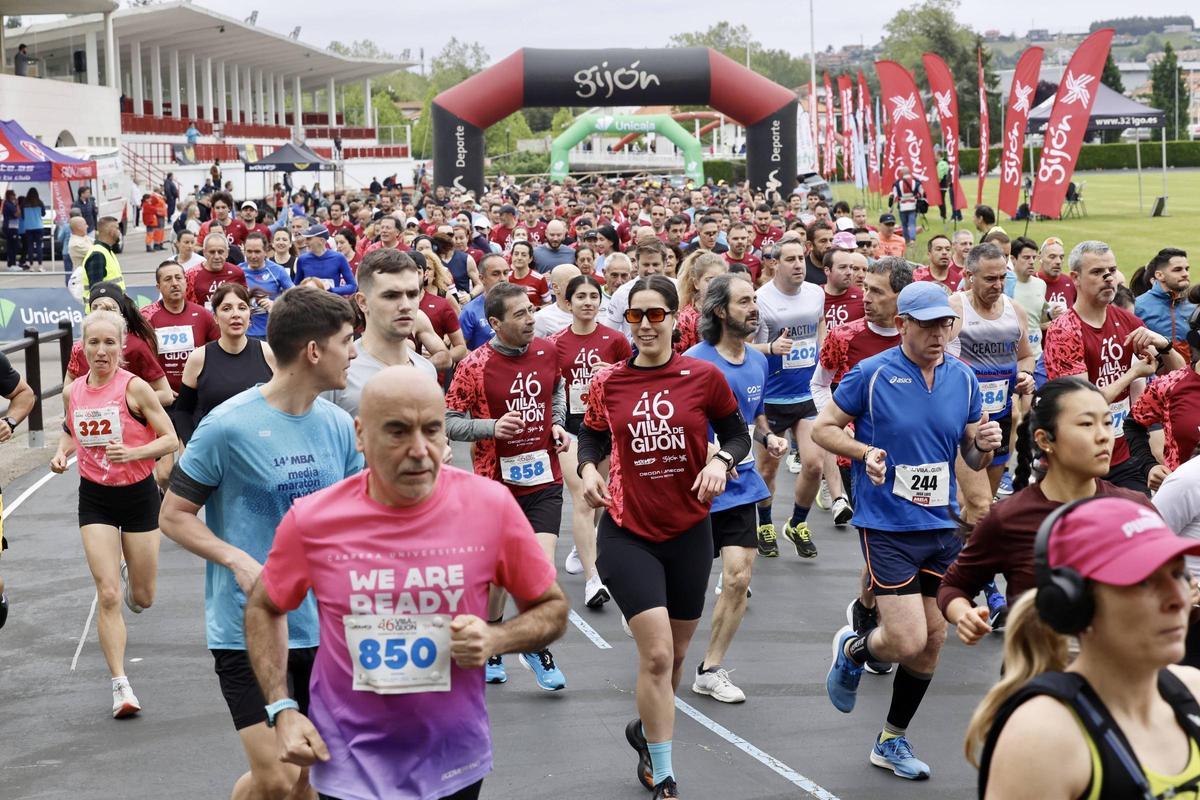 Salida del Cross "Villa de Gijón" en el velódromo de Las Mestas