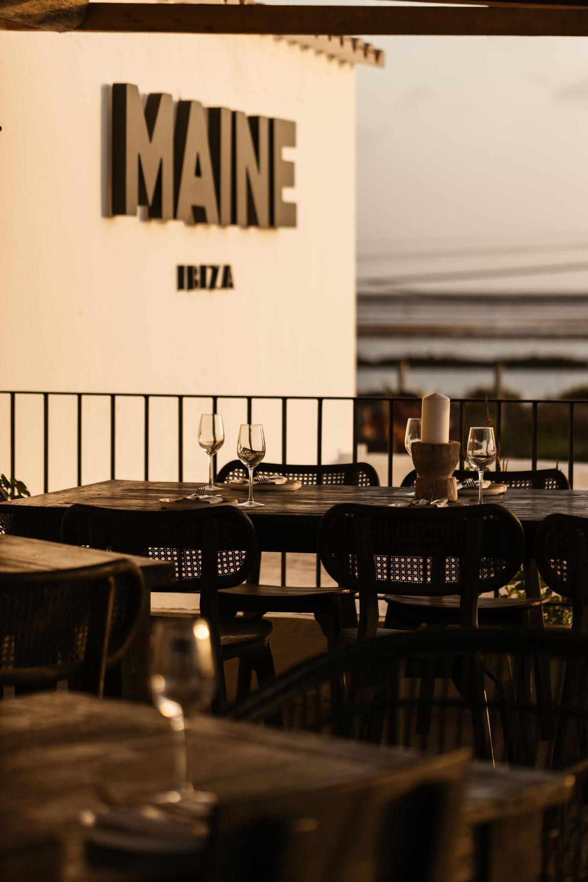 El restaurante The Maine Ibiza espera a sus comensales con un auténtico homenaje a la isla blanca.