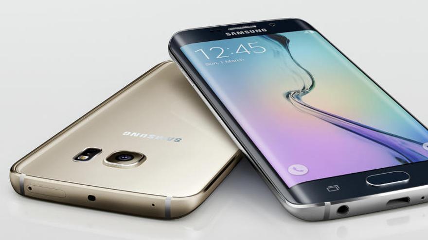 Dos models del Samsung Galaxy S6.