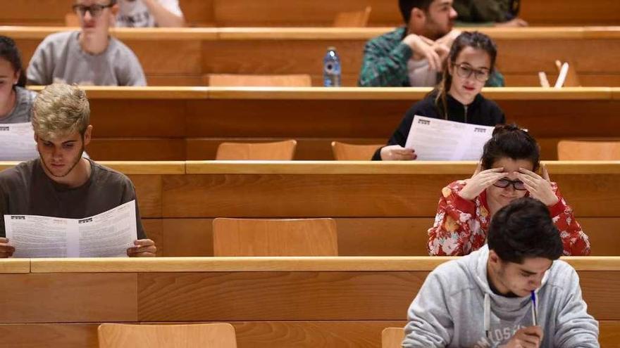 Alumnos realizan las pruebas de selectividad el pasado mes de junio en A Coruña.