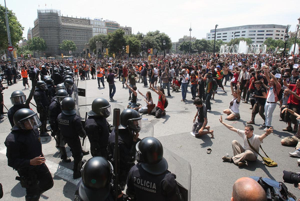 El desalojo de plaça Catalunya, visto por Guillermo Moliner.