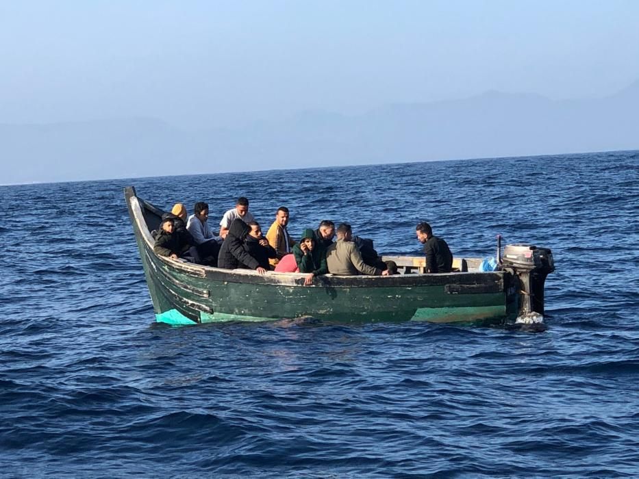 Una patera con 21 migrantes llega a Lanzarote