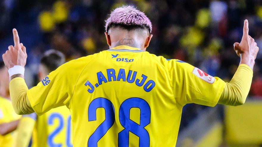 Julián Araujo celebra el primer tanto ante el Getafe, ayer, en la disputa de la 15ª jornada del campeonato. | | JOSÉ CALROS GUERRA