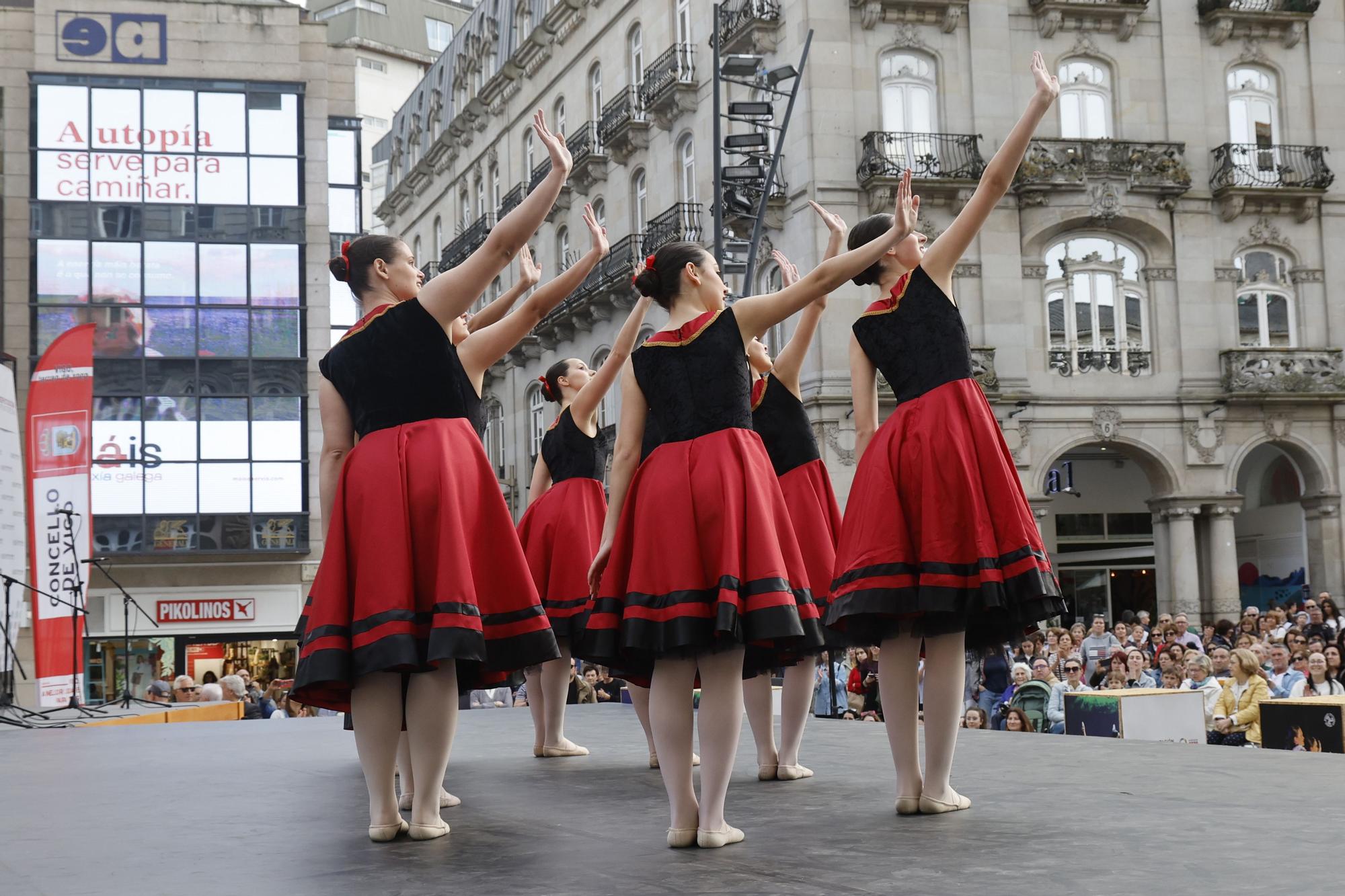 La ciudad se entrega a la música y la danza