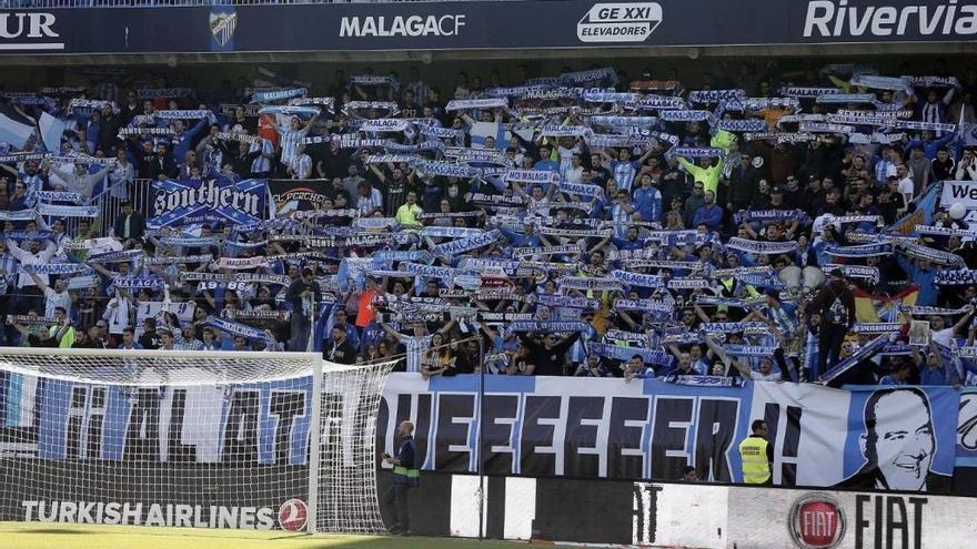 Malaka Hinchas y Frente Bokerón forman la Grada de Animación en el Fondo Sur de La Rosaleda.