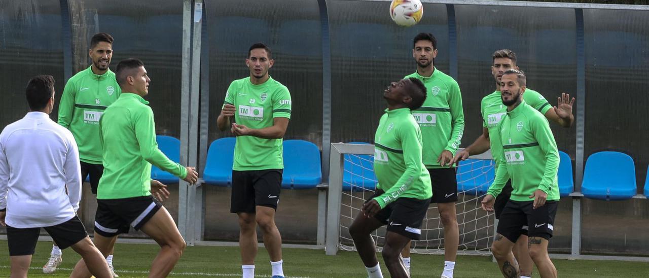 Benedetto, Boyé, Pastore, Marcone, Helibelton Palacios, Fidel y Guido Carrillo, junto al preparador físico Manolo Sempere. | ANTONIO AMORÓS