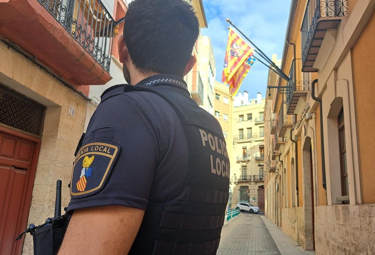 Un policía local de Alcoy