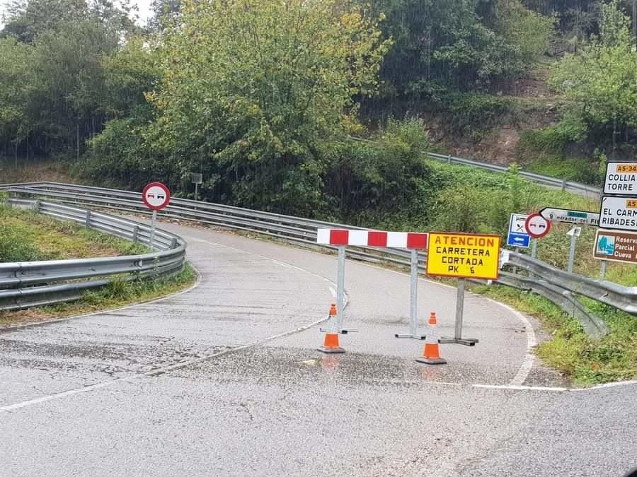 Corte de tráfico en la subida al Fitu.