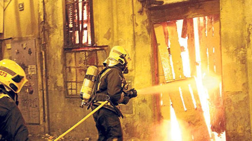 Incendio en un edificio abandonado