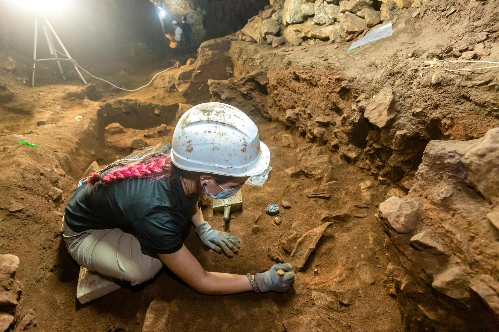 5.000 años enterrados en la Cova del Randero