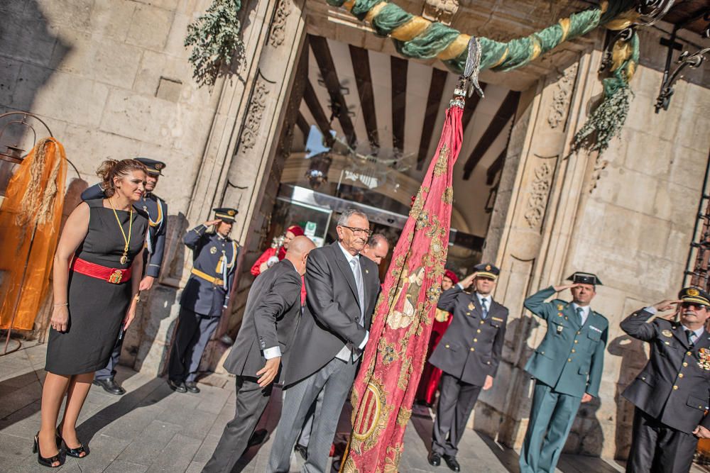 Exhibición de la Gloriosa Enseña del Oriol y primeras horas dela procesión cívica por las calles de Orihuela